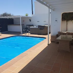 Fun Family Villa-crazy Golf Course-heated Pool-cocktail Bar-jacuzzi-games Room-wifi &uk Tv Puerto del Carmen (Lanzarote)